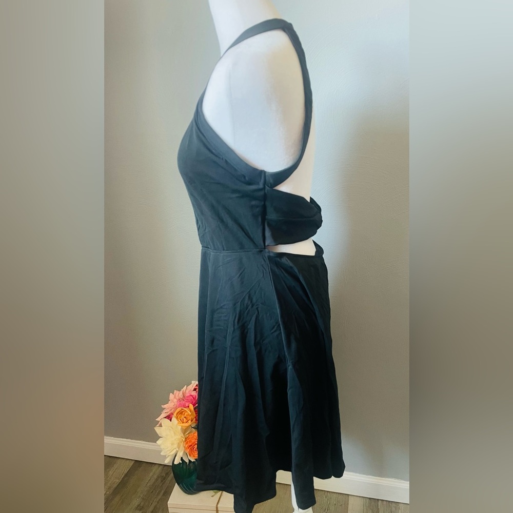 Halara Everyday Cloudful Air Scoop Neck Backless Flare Activity Dress - Picture 5 of 10